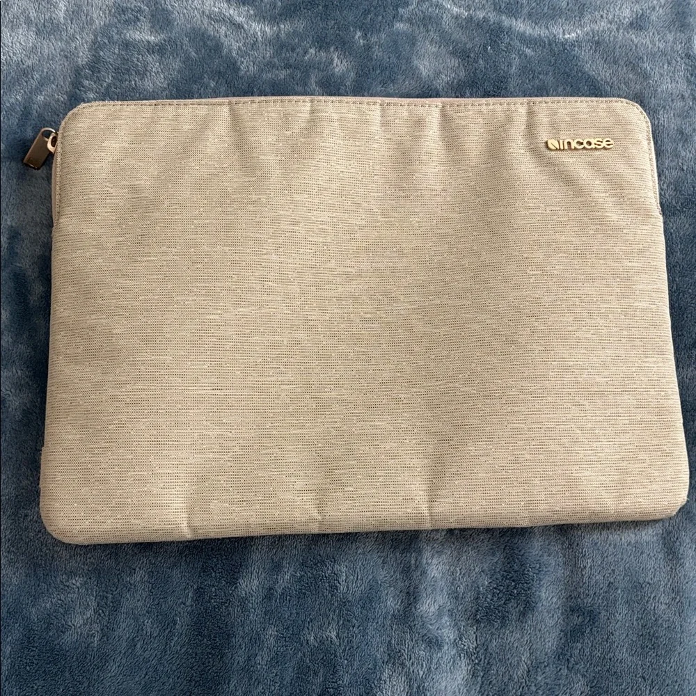 Incase slim sleeve